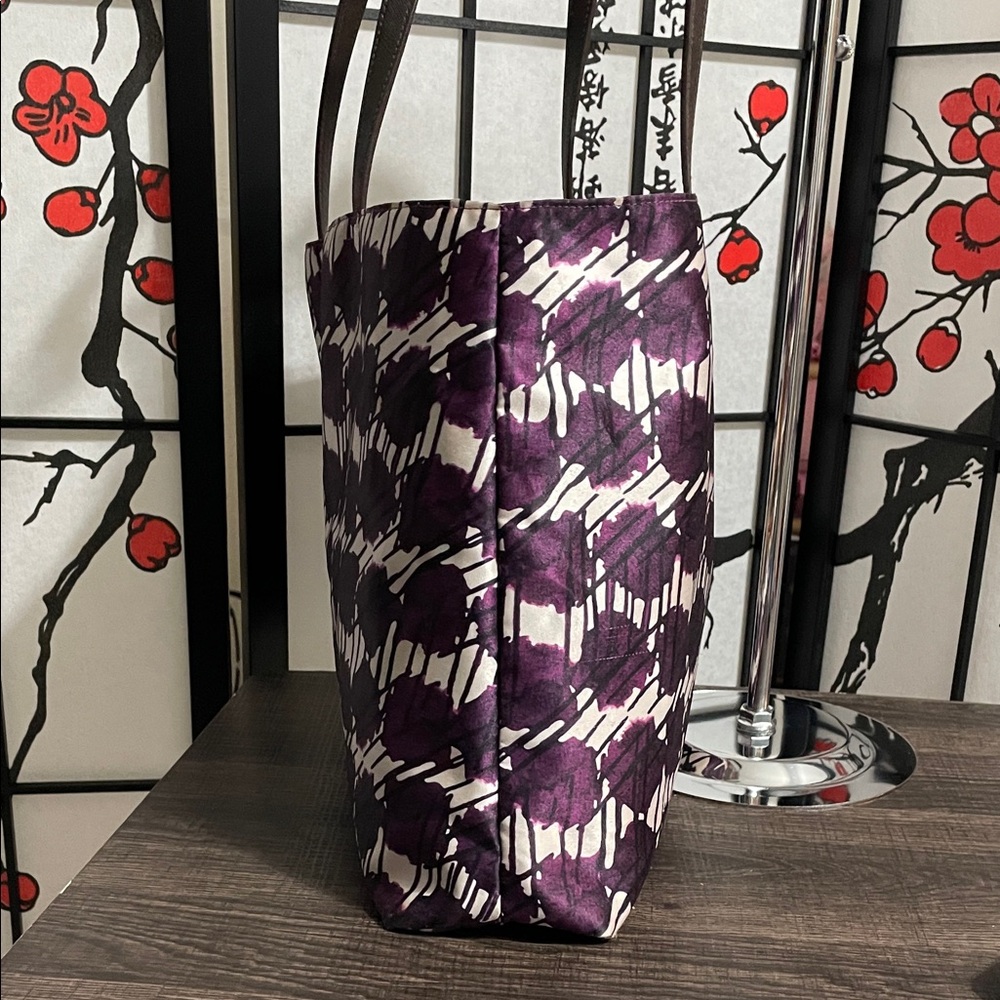 Henri Bendel Purple Illustrated Canvas Tote with Fashion Print - Picture 5 of 13